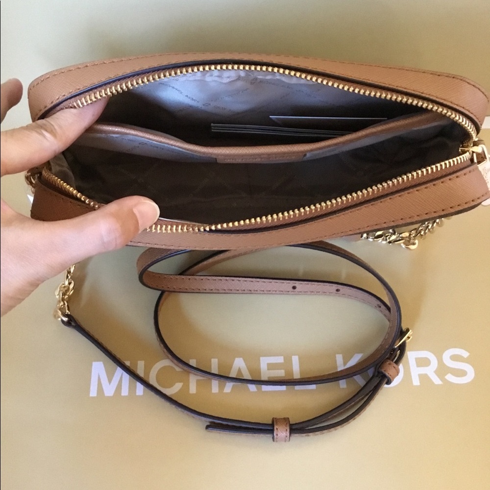 🌿Michael Kors Large Crossbody Shoulder Bag NWT. - Picture 3 of 8